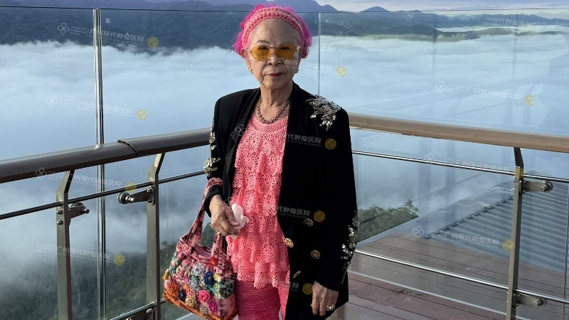 1-023151909.jpg 苏达丽登山.jpg